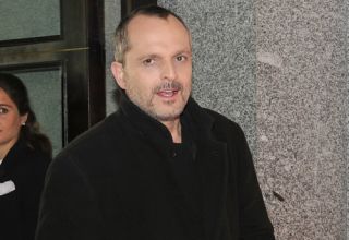 Primera aparici�n p�blica de Miguel Bos� tras ser padre