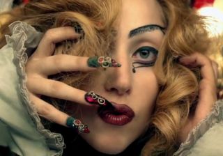 Lady Gaga presenta su nuevo videoclip, Judas