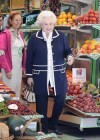 La infanta Pilar, de compras en la fruter�a de la Casa Real