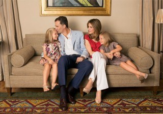 La renovada imagen de la princesa Letizia y el pr�ncipe Felipe junto a sus hijas, Leonor y Sof�a