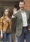 El Rey, operado de una hernia discal con �xito. La Reina, las infantas, don Felipe y do�a Letizia, le visitan