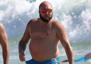 Kiko Rivera depilado y sin complejos, el cuerpo del deseo en las playas de Cádiz