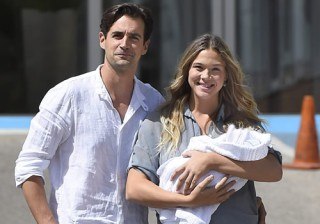 Álex Adrover se deshace en mimos con Patricia Montero en la presentación de Lis, su primera hija
