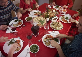 Combate la acidez y la digestión lenta y pesada con estos alimentos, consejos ¡y una postura correcta!