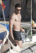 Miguel �ngel Silvestre d�a n�utico en Ibiza