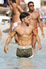 David Bustamante luce su esculpido cuerpo en playas de Formentera