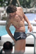 Zlatan Ibrahimovic muestra tatuajes