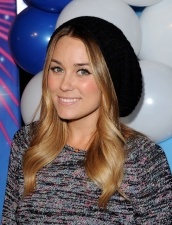 Lauren Conrad con gorro de lana negro