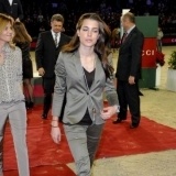 Carlota Casiraghi con pantalones de vestir estrechos