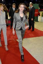 Carlota Casiraghi con pantalones de vestir estrechos