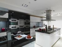Cocina blanca y negra