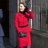 Catalina de rojo