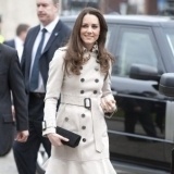 La princesa con un trench