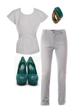 Look con una nota de color: gris y verde