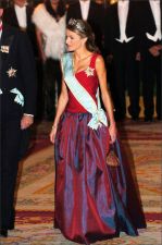 Letizia Ortiz, en 2004, ya mostraba su gusto por el rojo