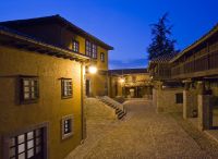 Conjunto exterior del Hotel Quintana del Caleyo, en Asturias