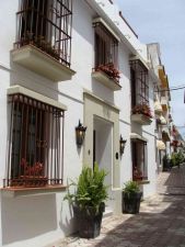 Fachada del Hotel La Villa, en Marbella