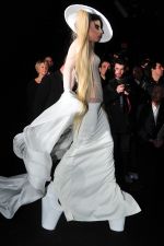 El blanco es uno de los colores fetiche de Lady Gaga