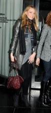 Blake Lively con melena rubia dorada