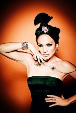 Jennifer L�pez destaca sus rasgos latinos con los turbantes