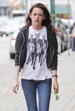 Kristen Stewart muestra una piel muy blanca al natural