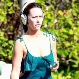 Jennifer Love Hewitt, con kilos y sin maquillaje