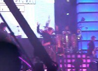 Ca�da de David Bisbal durante un concierto