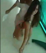 La ca�da de Sara Carbonero deja su ropa interior al descubierto