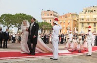 La Princesa Charlene llega al Palacio de la mano de su padre
