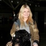 Jessica Simpson: animal print y con la cara lavada