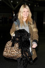 Jessica Simpson: animal print y con la cara lavada