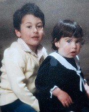 Amy Winehouse con su hermano Alex