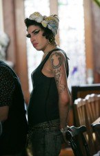 Amy Winehouse adornaba su cuerpo con tatuajes
