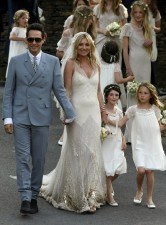 Kate Moss apost� por un ramo de colores