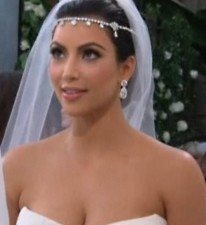 Kim Kardashian acudió a su boda vestida de blanco