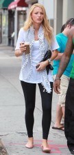 Blake Lively sabe c�mo llevar los leggins