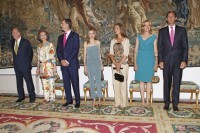 Do�a Letizia Ortiz, con mono en verde aguamarina