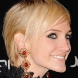 Ashlee Simpson dej� atr�s sus duras facciones