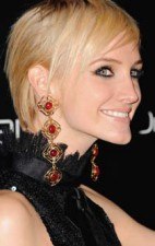 Ashlee Simpson dej� atr�s sus duras facciones