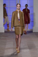 Tommy Hilfiger da forma al cuero