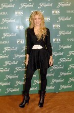 Shakira, de negro... �y blanco?