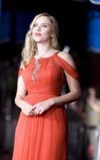 Scarlett Johansson y su melena rubia