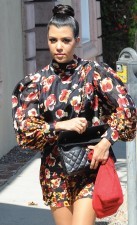 Kourtney Kardashian... �fresca y elegante!