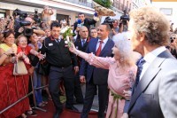 Do�a Cayetana de Alba, dispuesta a tirar su ramo de flores