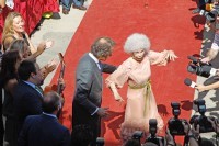 La duquesa de Alba se arranca a bailar tras la ceremonia
