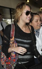 El tatuaje de Miley Cyrus en su dedo me�ique