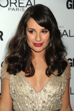Lea Michele con labios rojo granate