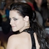 Kristen Stewart y su vestido con escote en la espalda