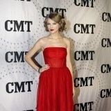 Taylor Swift, sexy elegancia en rojo