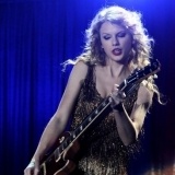 Taylor Swift y su look sobre el escenario